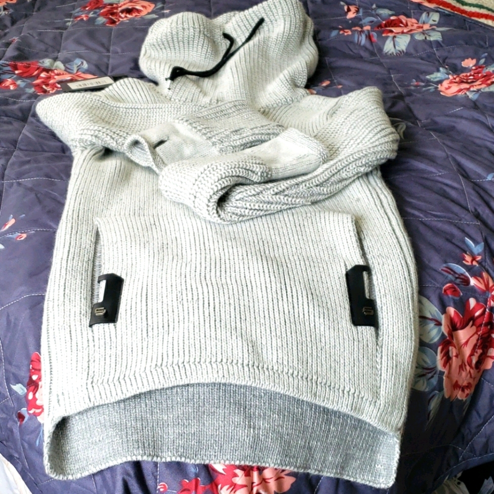 High collard sweater, soft and warm wool